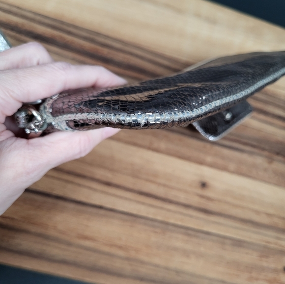 Laundry By Shelli Segal Metallic Silver Snakeskin Wristlet, 9.5×4 - Picture 11 of 15